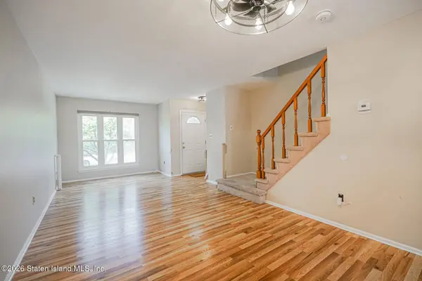 19 Treetz PL, Staten Island, NY 10314