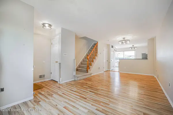 19 Treetz PL, Staten Island, NY 10314