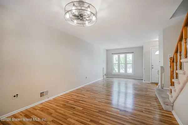 19 Treetz PL, Staten Island, NY 10314
