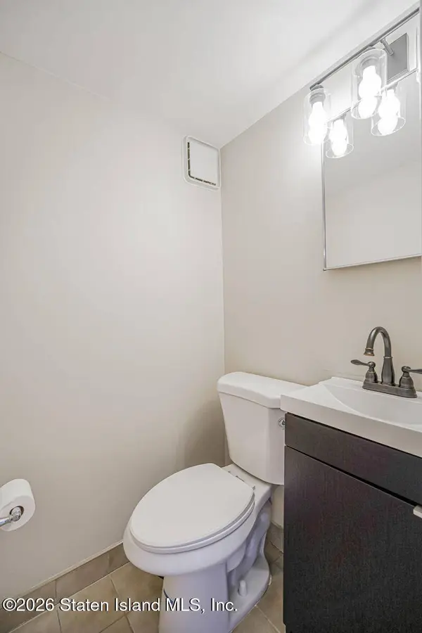 19 Treetz PL, Staten Island, NY 10314