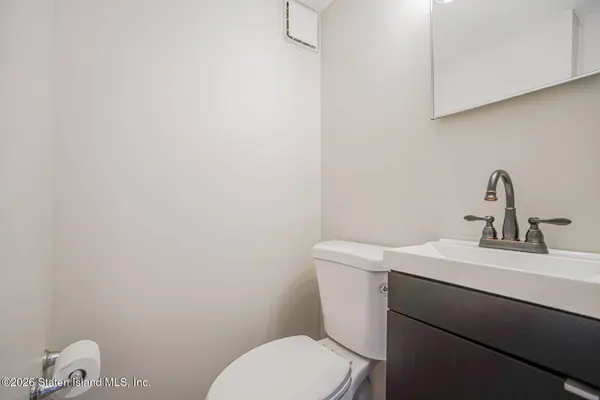 19 Treetz PL, Staten Island, NY 10314