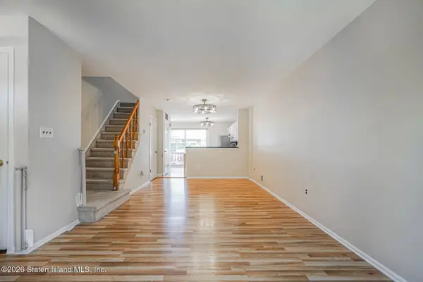 19 Treetz PL, Staten Island, NY 10314