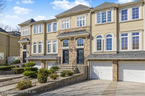 77 Presentation CIR, Staten Island, NY 10312