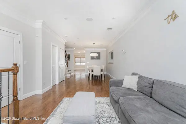 77 Presentation CIR, Staten Island, NY 10312