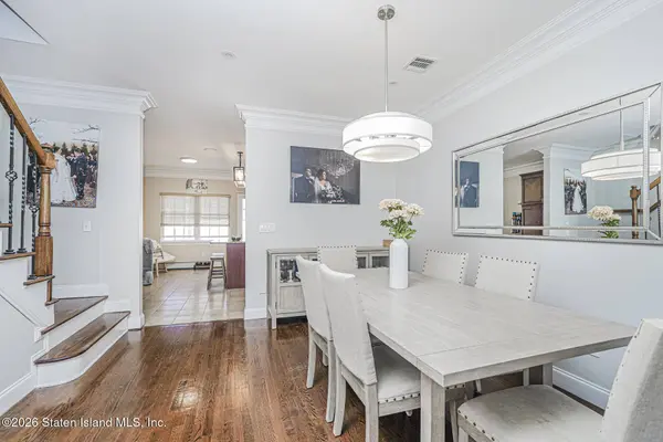 77 Presentation CIR, Staten Island, NY 10312