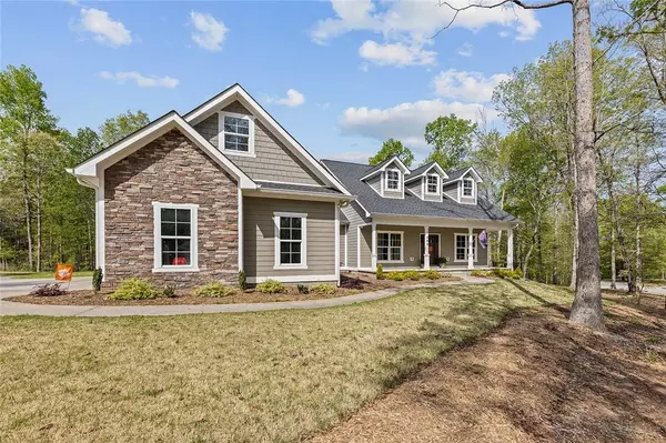 544 Paramount DR, Seneca, SC 29672