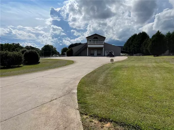 101 Crooked Creek RD, Seneca, SC 29672