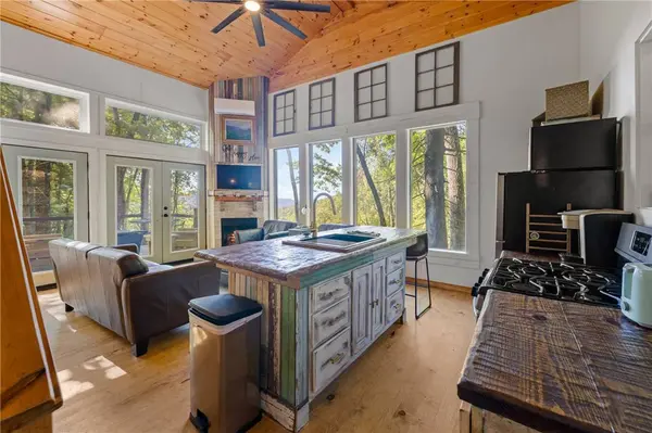 548 Black Rock Mountain Pkwy, Clayton, GA 30525