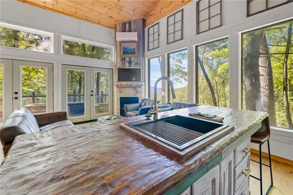 548 Black Rock Mountain Pkwy, Clayton, GA 30525