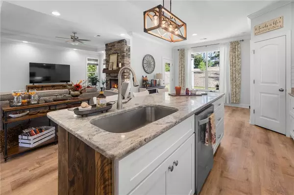 171 South Oak Pointe DR, Seneca, SC 29678