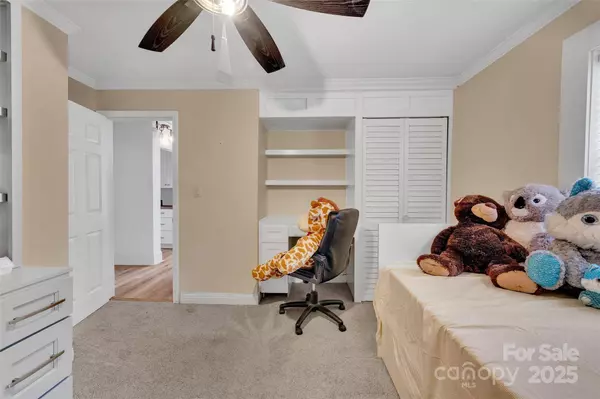 1111 E Park DR, Gastonia, NC 28054