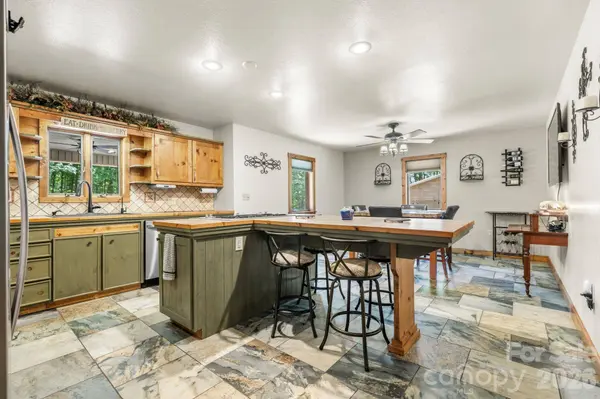 4586 Charlotte ST, Conover, NC 28613