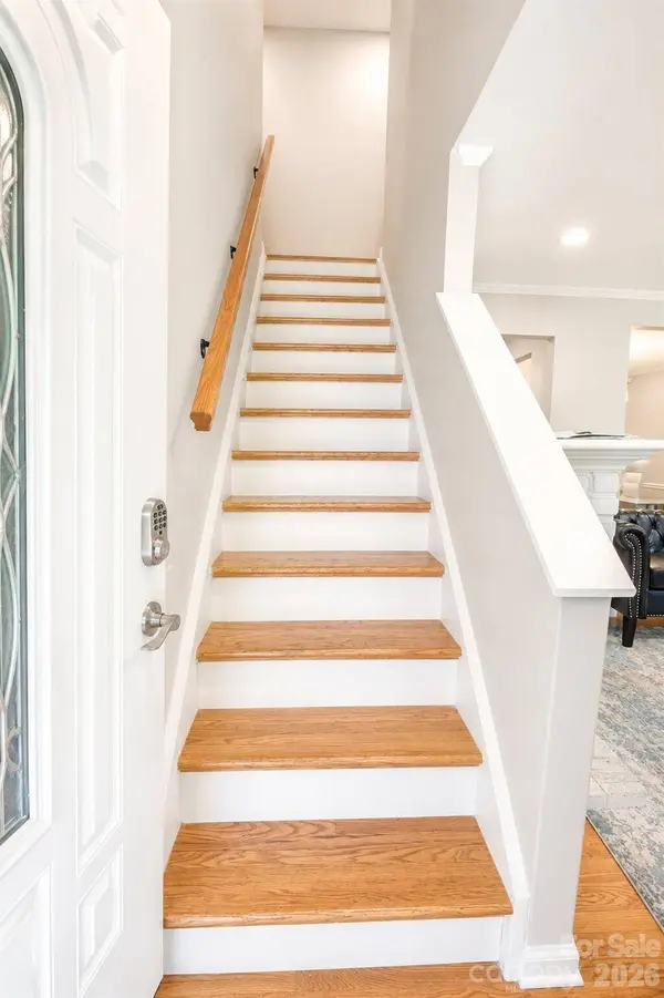 7329 Hounslow LN, Charlotte, NC 28213