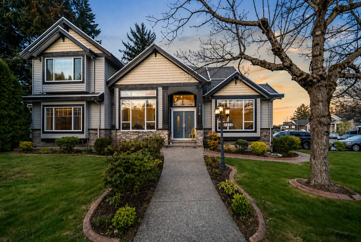 7918 147 A St, Surrey, BC V3S 2T8