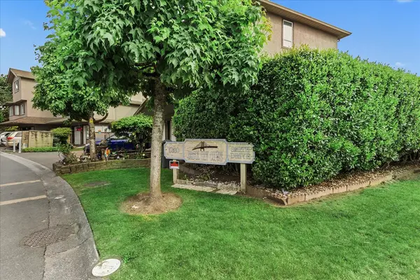 5380 Smith Dr #16, Richmond, BC V6V 2K8