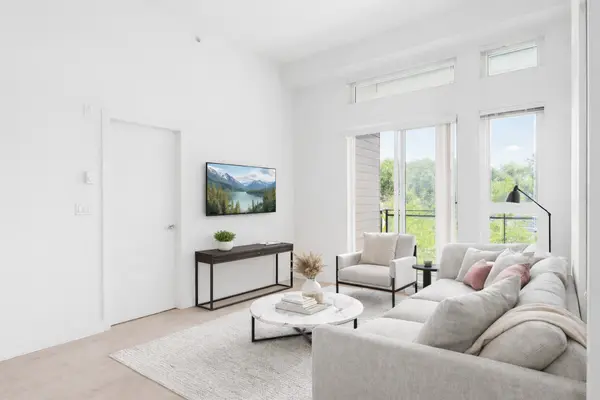 13919 Fraser Hwy #410, Surrey, BC V3T