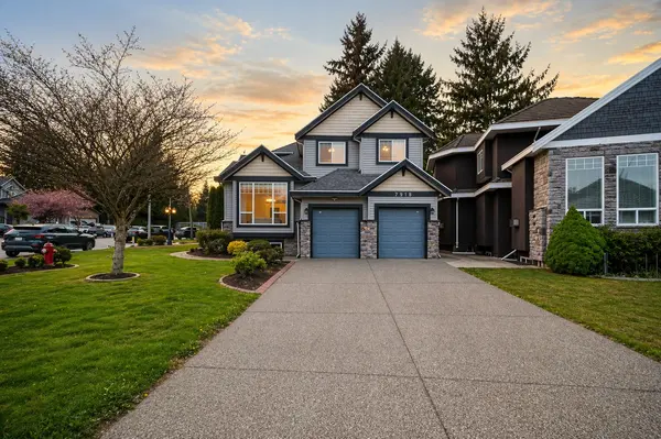 7918 147 A St, Surrey, BC V3S 2T8
