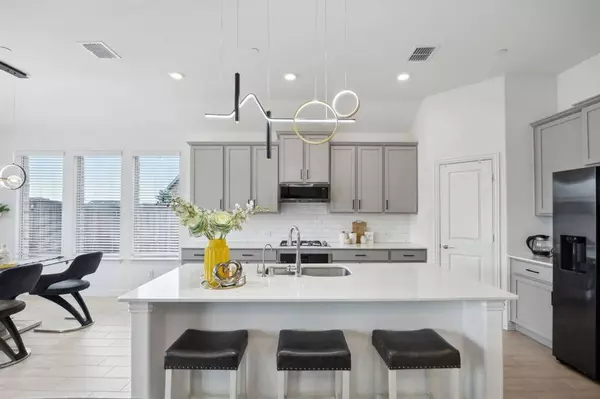 2004 Creekbluff Circle, Lewisville, TX 75010