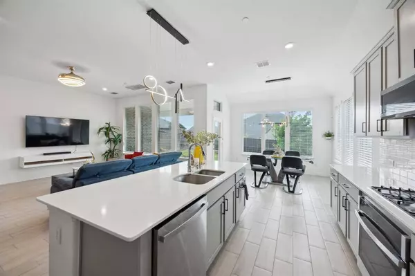 2004 Creekbluff Circle, Lewisville, TX 75010