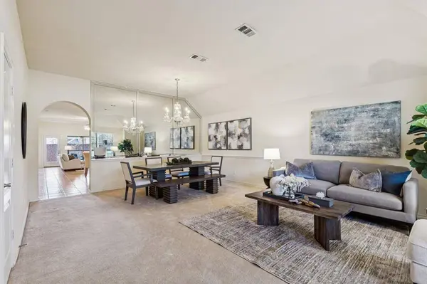 28 Emerald Pond Drive, Frisco, TX 75034