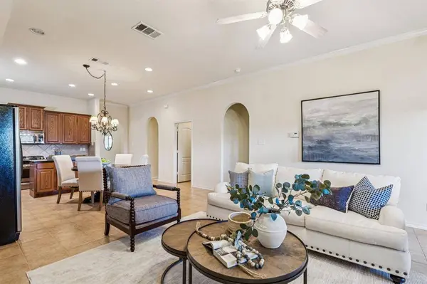 28 Emerald Pond Drive, Frisco, TX 75034