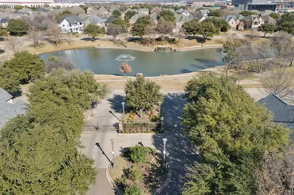 28 Emerald Pond Drive, Frisco, TX 75034