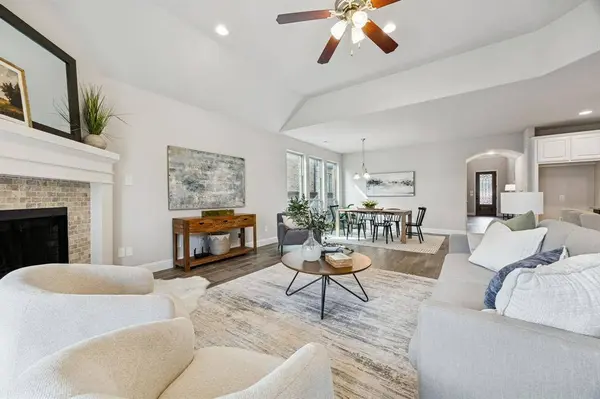 505 Proud Knight Lane, Lewisville, TX 75056