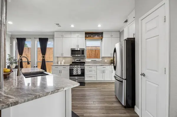 804 Summit Pointe, Lewisville, TX 75077