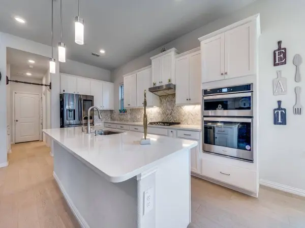 2094 Creekbluff Circle, Lewisville, TX 75010