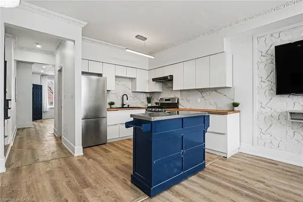 16 Leitch Avenue, North York, ON M3J 3P2