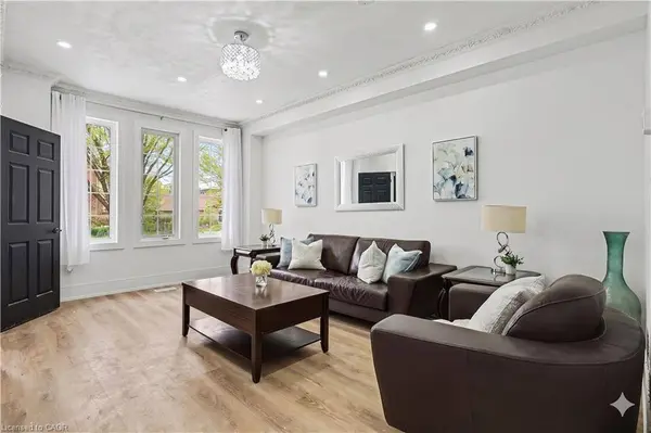 16 Leitch Avenue, North York, ON M3J 3P2