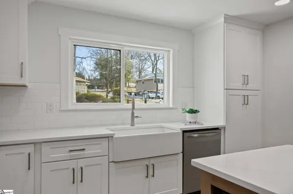 1005 Summit Drive, Greenville, SC 29609