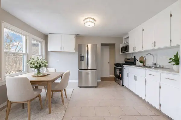 38 N Rebecca Street, Glenwood, IL 60425