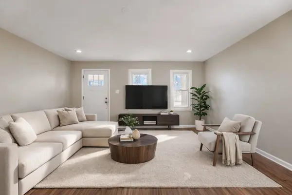 38 N Rebecca Street, Glenwood, IL 60425