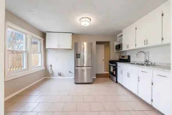 38 N Rebecca ST, Glenwood, IL 60425