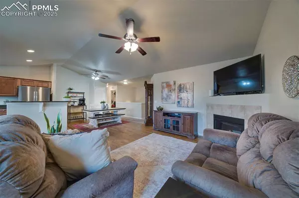 6752 Red Cardinal LOOP, Colorado Springs, CO 80908