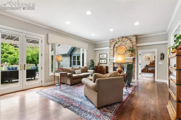 6 3rd ST, Colorado Springs, CO 80906