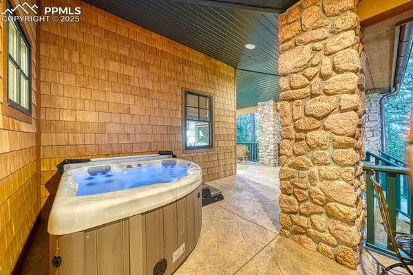 1810 Brantfeather GRV, Colorado Springs, CO 80906