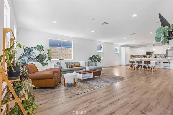 463 Harding CIR, Corona, CA 92879