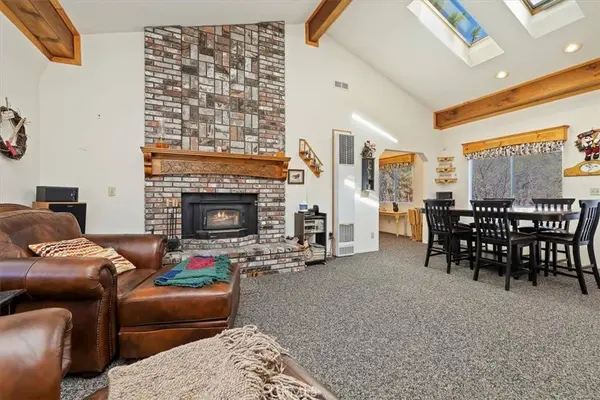 627 Sunset LN, Sugarloaf, CA 92386