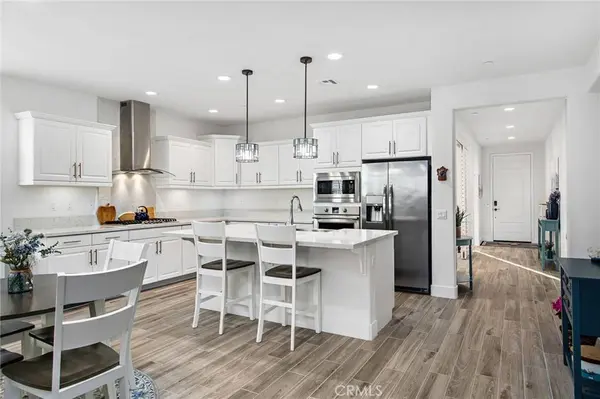 Bright kitchen with quartz countertops, stainless steel appliances, and island seating – Fallbrook home for sale