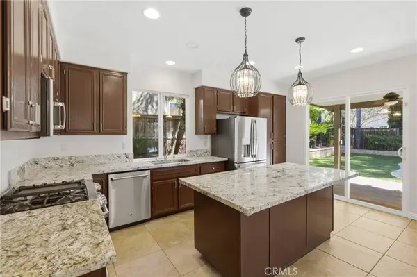 Modern kitchen with open layout Paseo del Sol