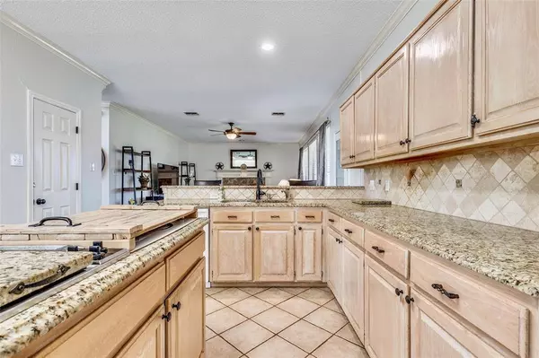 2101 Whitehurst Lane, Carrollton, TX 75007