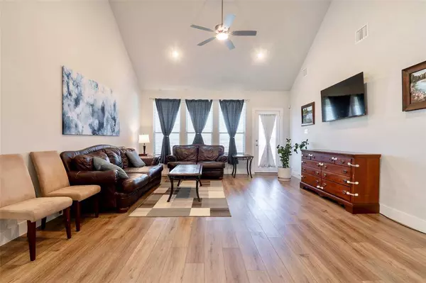 2284 Vista Way, Waxahachie, TX 75165