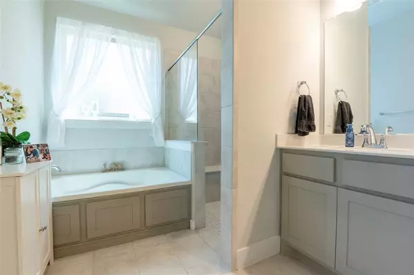 2284 Vista Way, Waxahachie, TX 75165