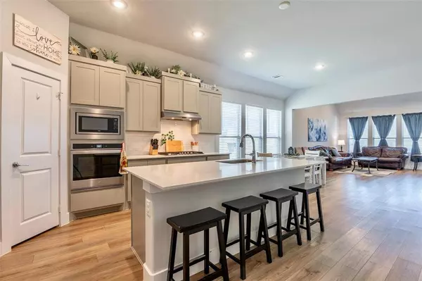 2284 Vista Way, Waxahachie, TX 75165