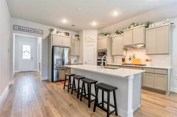 2284 Vista Way, Waxahachie, TX 75165