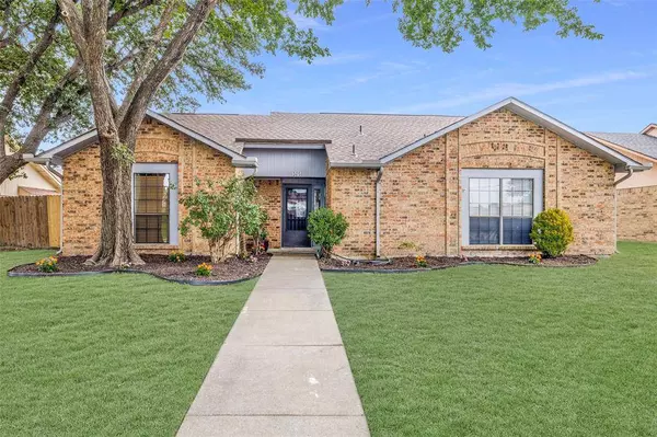 305 Hemlock Drive, Grand Prairie, TX 75052