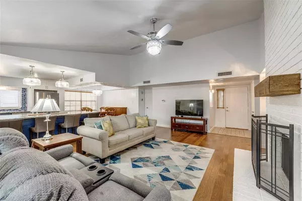 305 Hemlock Drive, Grand Prairie, TX 75052