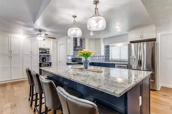 305 Hemlock Drive, Grand Prairie, TX 75052